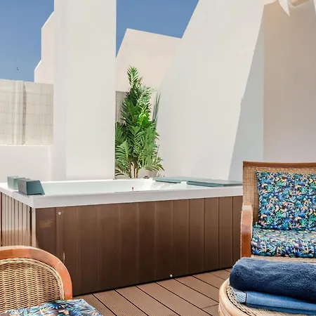 Seascape Private Pool & Rooftop Jacuzzi With Sea View Near Manta Rota